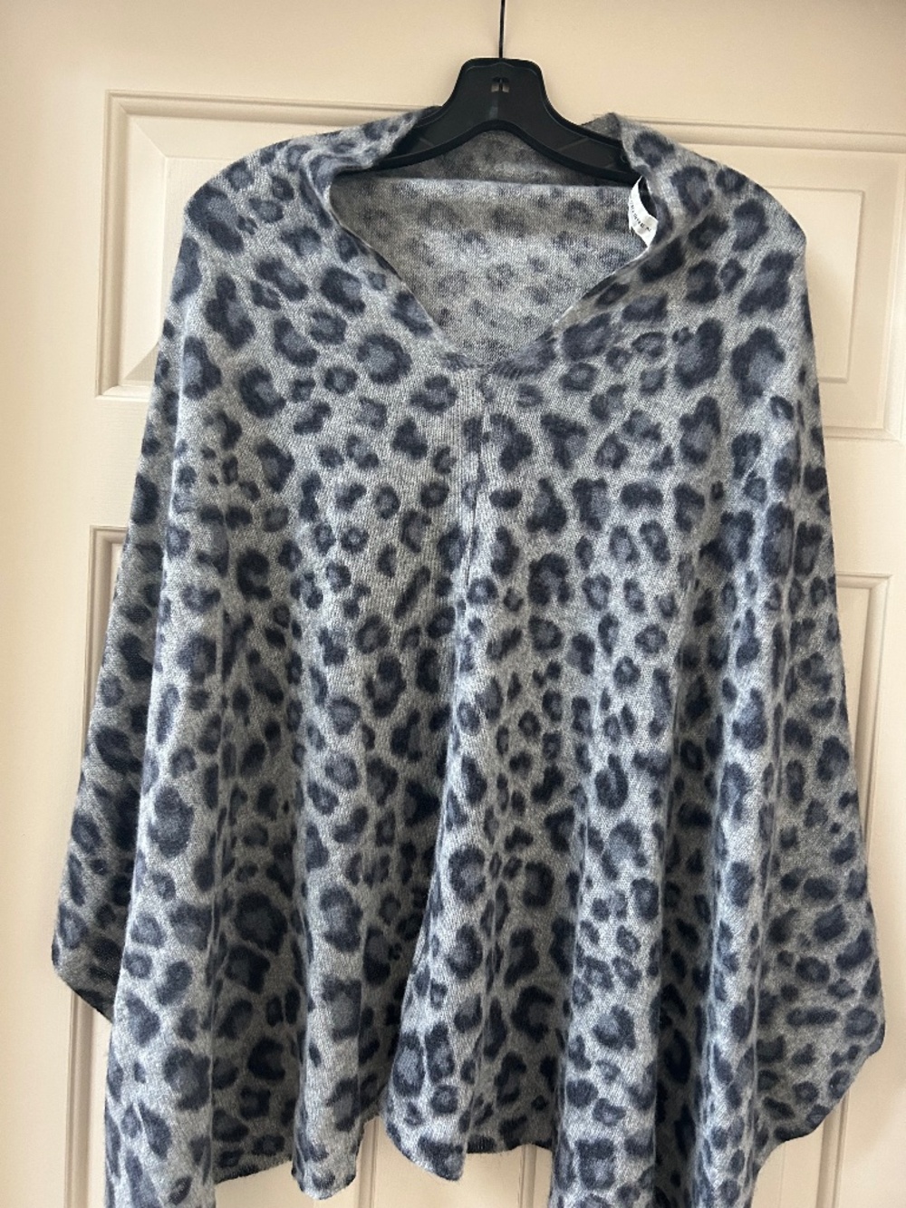 WHITE & WARREN CASHMERE CHEETAH ASYMMETRIC PONCHO EXCELLENT CONDITION
